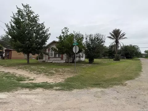 Other - 600 Crouch Ave, Devine, TX 78016 photo 3 of 5