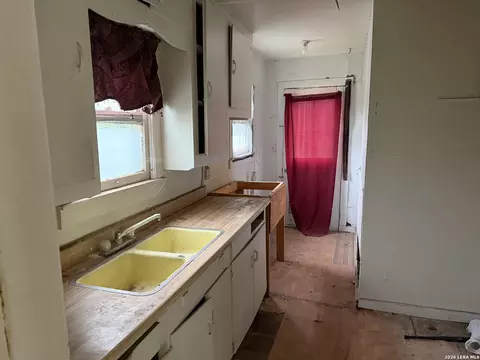Kitchen - 600 Crouch Ave, Devine, TX 78016 photo 2 of 2