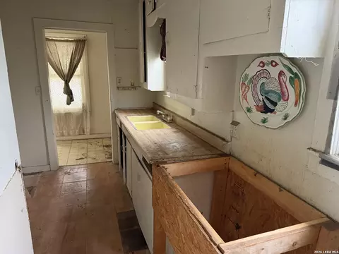 Kitchen - 600 Crouch Ave, Devine, TX 78016 photo 1 of 2