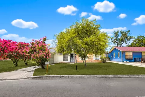 8831 Oakbrook St, San Antonio, TX 78221