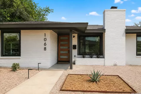 1068 Ivy Ln, Terrell Hills, TX 78209