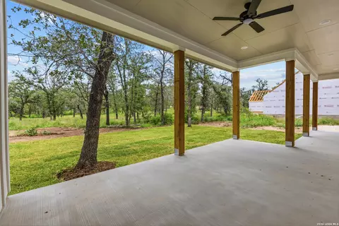 Exterior - 3515 County Road 676, Devine, TX 78016 photo 5 of 5