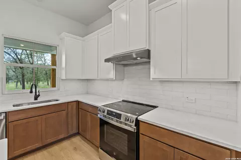 Kitchen - 3515 County Road 676, Devine, TX 78016 photo 2 of 2