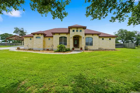152 Circle Six Dr, La Vernia, TX 78121