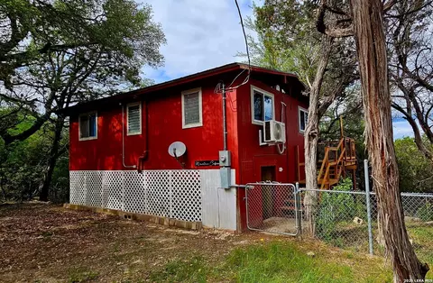 158 Mountain Spur Dr, Lakehills, TX 78063