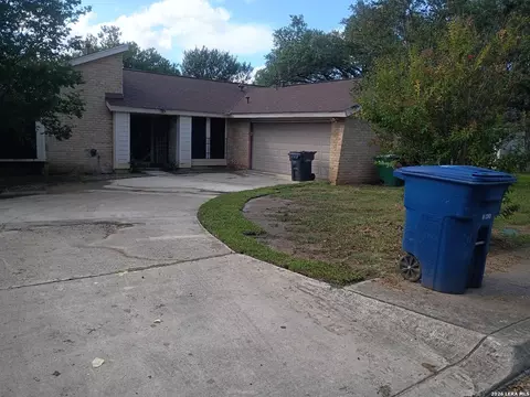 8319 Shallow Creek Dr, San Antonio, TX 78251