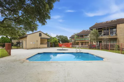 6100 Woodlake Pkwy #605, San Antonio, TX 78244