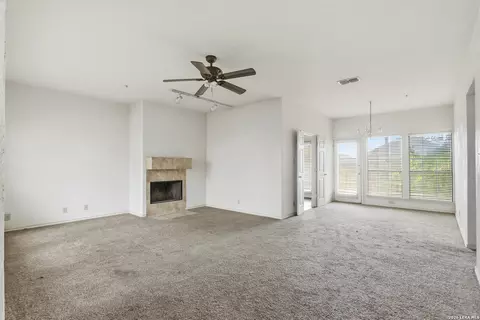 6100 Woodlake Pkwy #605, San Antonio, TX 78244