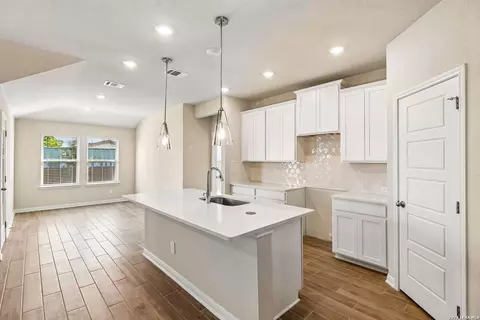 Kitchen - 2803 Junction Bay, Converse, TX 78109 photo 3 of 3