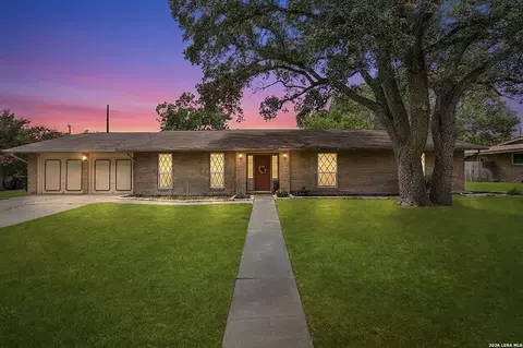 421 Windcrest Dr, Windcrest, TX 78239
