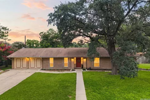 421 Windcrest Dr, Windcrest, TX 78239