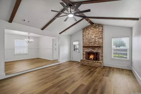 130 Bolerio Dr, Universal City, TX 78148