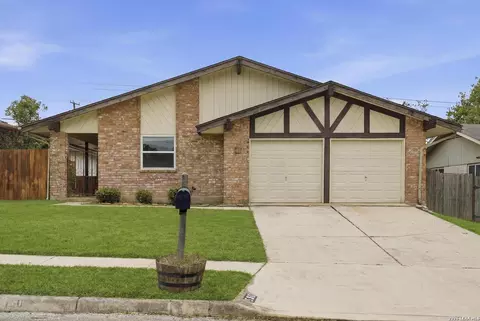 130 Bolerio Dr, Universal City, TX 78148
