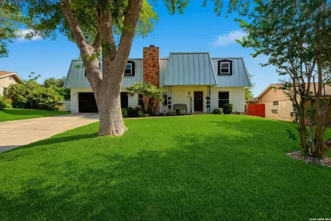 630 Balboa Dr, Universal City, TX 78148