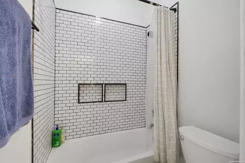 Bath - 313 Howard Dr, Devine, TX 78016 photo 4 of 4