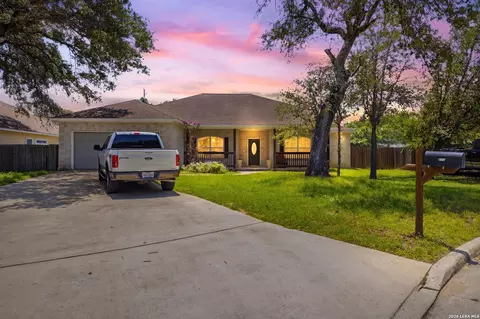 313 Howard Dr, Devine, TX 78016