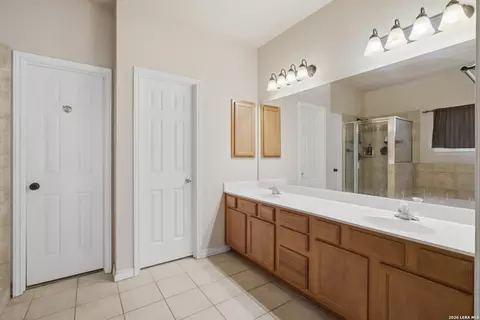 Bath - 313 Howard Dr, Devine, TX 78016 photo 2 of 4