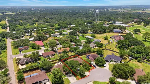 View/Area - 313 Howard Dr, Devine, TX 78016 photo 2 of 6