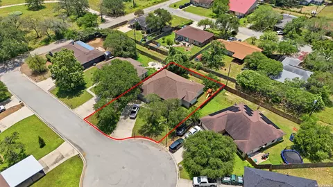 View/Area - 313 Howard Dr, Devine, TX 78016 photo 4 of 6