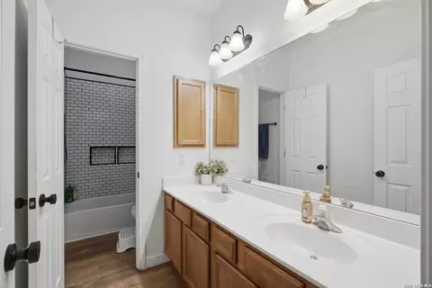 Bath - 313 Howard Dr, Devine, TX 78016 photo 3 of 4