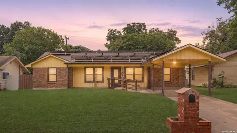 105 Scott Ave, Universal City, TX 78148