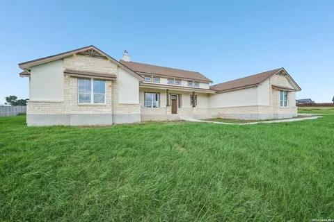 109 Medora Br, Floresville, TX 78114