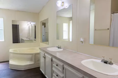 Bath - 702 N 11th St, Junction, TX 76849 photo 1 of 3