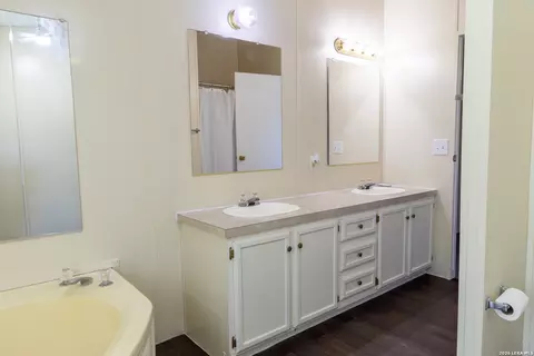 Bath - 702 N 11th St, Junction, TX 76849 photo 2 of 3
