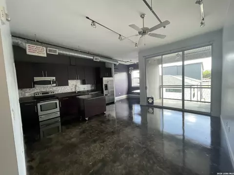 831 S Flores St #3210, San Antonio, TX 78204