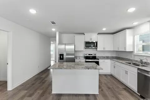 Kitchen - 1226 Punta Mita St, Converse, TX 78109 photo 4 of 5