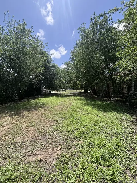 938 S Pine St, San Antonio, TX 78210