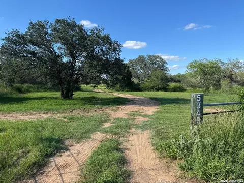 5349 Leal Rd, Pleasanton, TX 78064