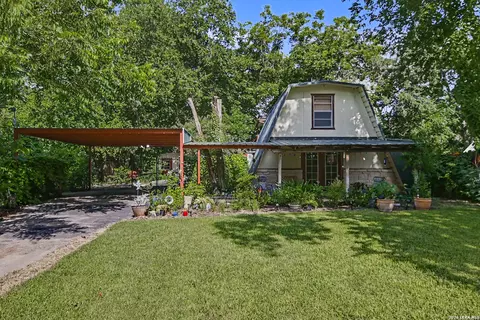 898 Buerger Ln, Seguin, TX 78155