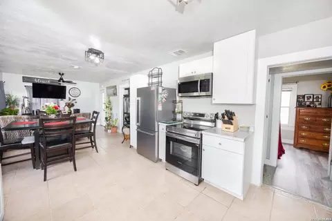 Other - 523 Rossville # B, Devine, TX 78016 photo 3 of 5