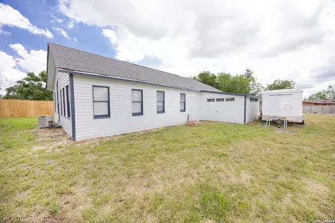 Other - 523 Rossville # B, Devine, TX 78016 photo 1 of 5