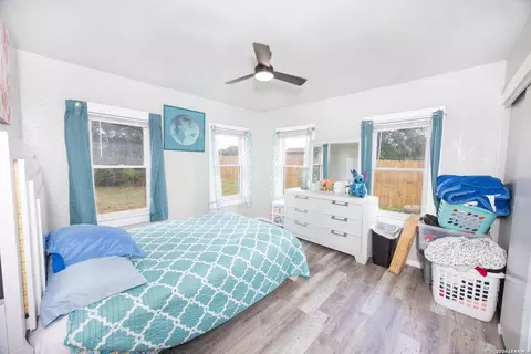 Bedroom - 523 Rossville # B, Devine, TX 78016 photo 1 of 2