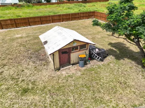 View/Area - 523 Rossville # B, Devine, TX 78016 photo 7 of 10