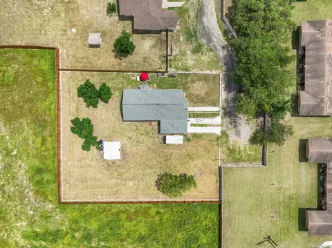 View/Area - 523 Rossville # B, Devine, TX 78016 photo 9 of 10