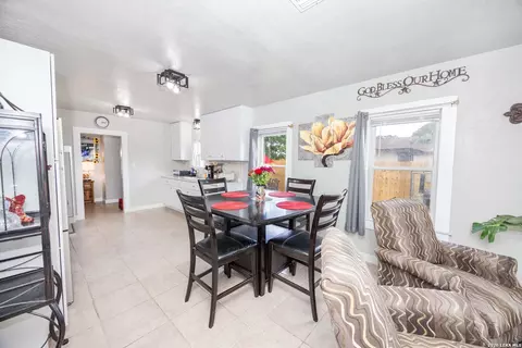 Dining - 523 Rossville # B, Devine, TX 78016 photo 1 of 1