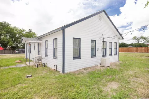 Exterior - 523 Rossville # B, Devine, TX 78016 photo 2 of 5