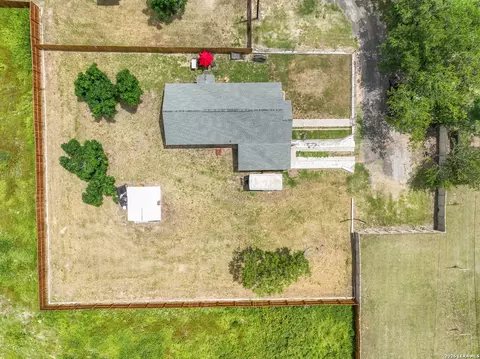 View/Area - 523 Rossville # B, Devine, TX 78016 photo 10 of 10