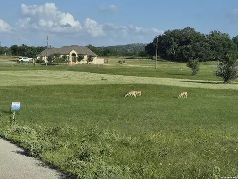 201 Spanish Grant Cir, Bandera, TX 78003