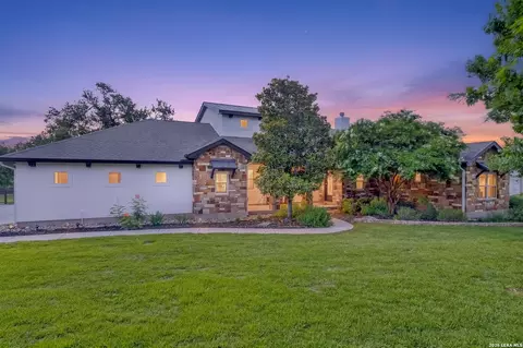 1424 Decanter Dr, New Braunfels, TX 78132