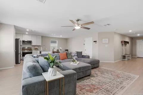 14818 Dillard Ml, San Antonio, TX 78254