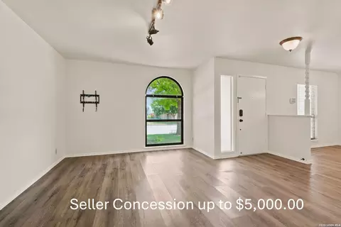 7829 Village Oak Dr, Live Oak, TX 78233