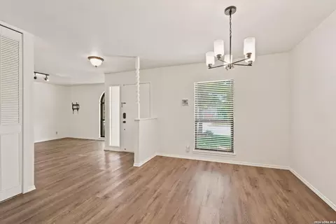 7829 Village Oak Dr, Live Oak, TX 78233