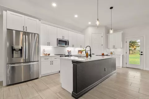 Kitchen - 100 W Medium Meadow Dr, Lytle, TX 78052 photo 2 of 4