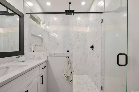 Bath - 100 W Medium Meadow Dr, Lytle, TX 78052 photo 5 of 6