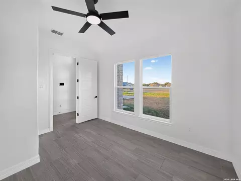 Bedroom - 100 W Medium Meadow Dr, Lytle, TX 78052 photo 4 of 7