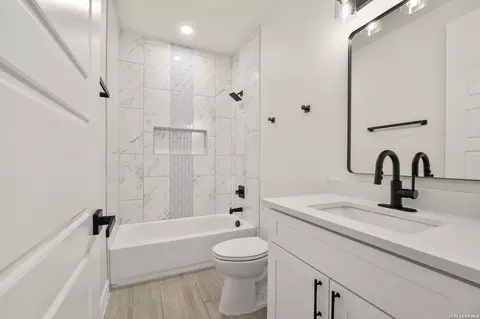 Bath - 100 W Medium Meadow Dr, Lytle, TX 78052 photo 2 of 6